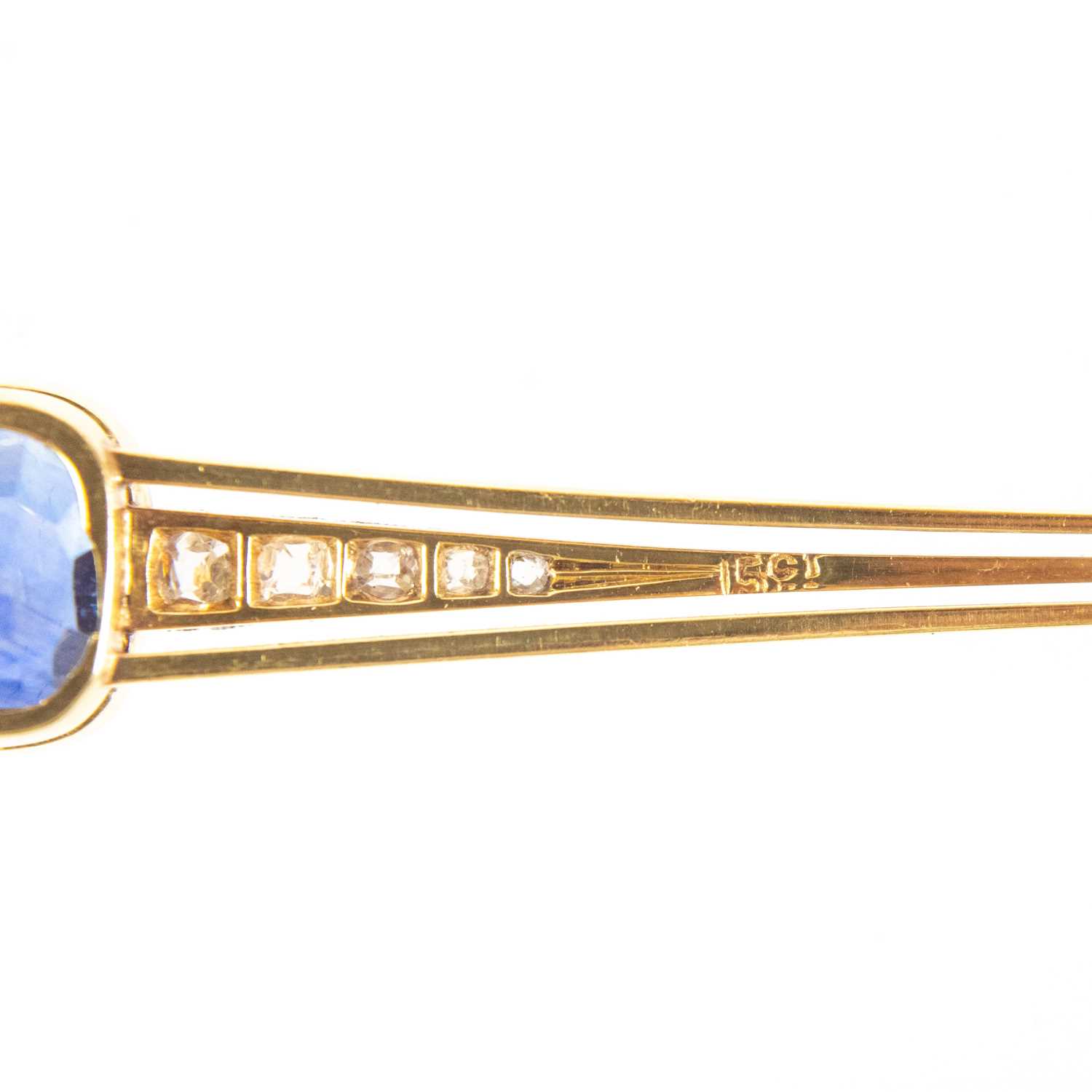 A fine early 20th century 15ct and platinum blue sapphire and diamond bar brooch. - Image 5 of 15