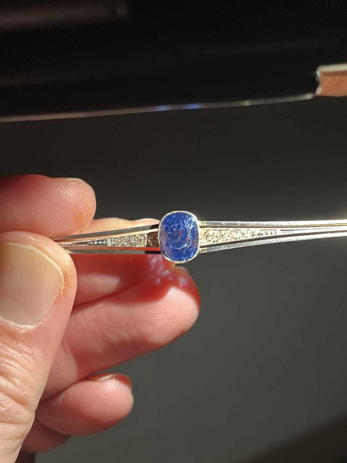 A fine early 20th century 15ct and platinum blue sapphire and diamond bar brooch. - Image 15 of 15