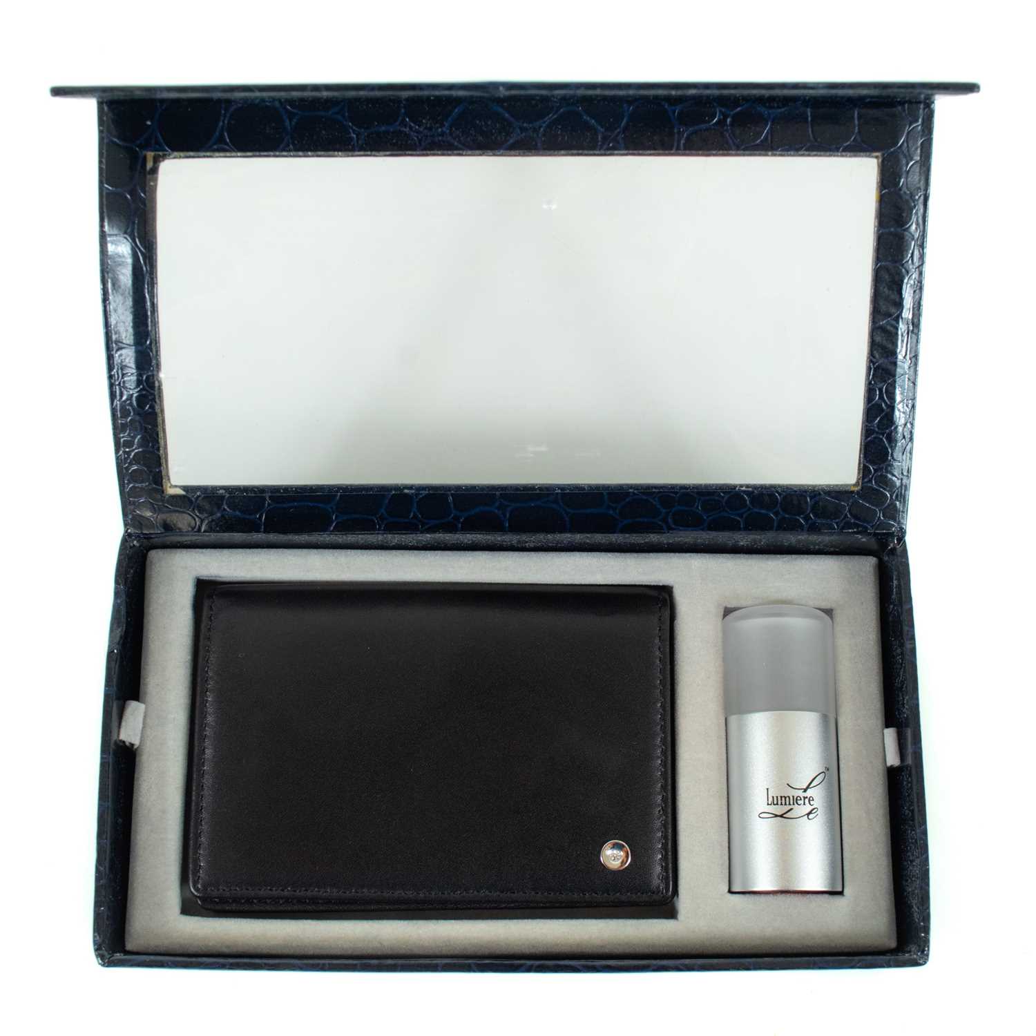 A Le Lumiere `Diamonds of Light` range black leather wallet, set with a VS diamond. - Image 2 of 7