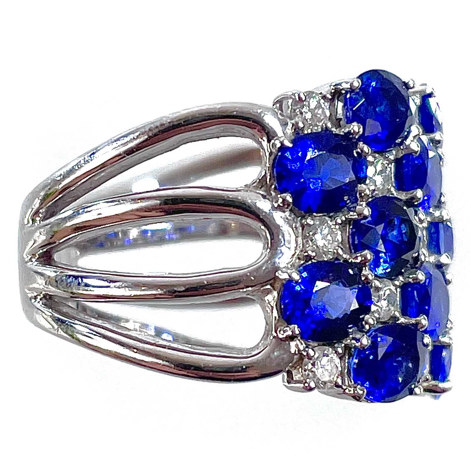 A stunning 18ct white gold natural sapphire and diamond set dress ring, with Anchorcert report. - Image 3 of 7
