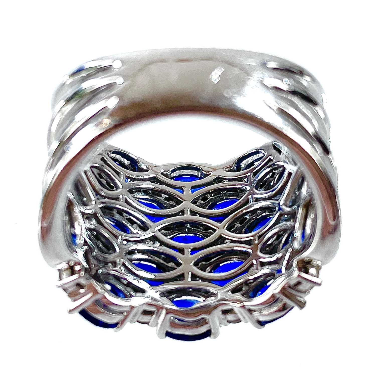 A stunning 18ct white gold natural sapphire and diamond set dress ring, with Anchorcert report. - Image 7 of 7