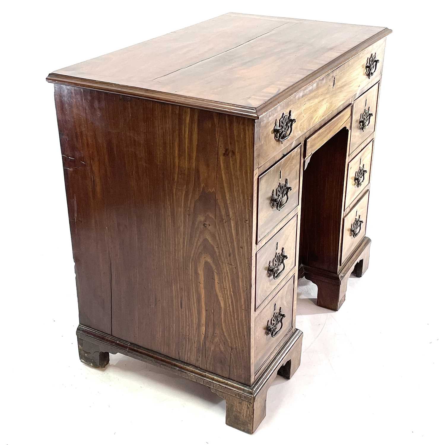 A George III mahogany kneehole gentleman's dressing table/writing desk. - Image 9 of 10