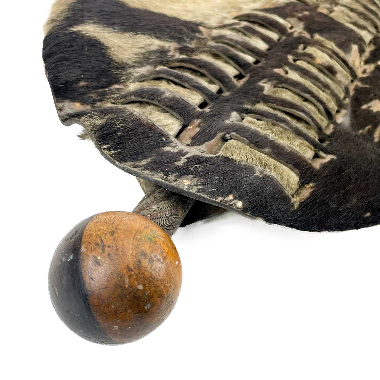 An African hide shield and knobkerrie. - Image 7 of 17