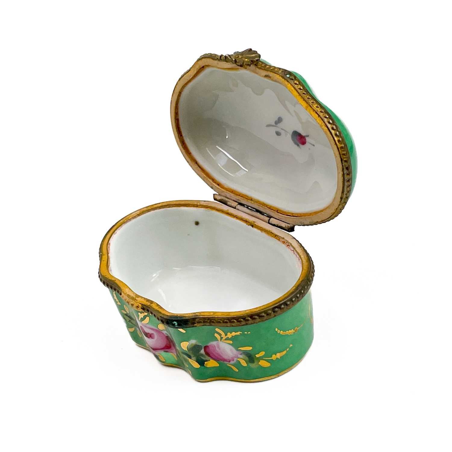 A French Limoges porcelain patch/pill box. - Image 7 of 12