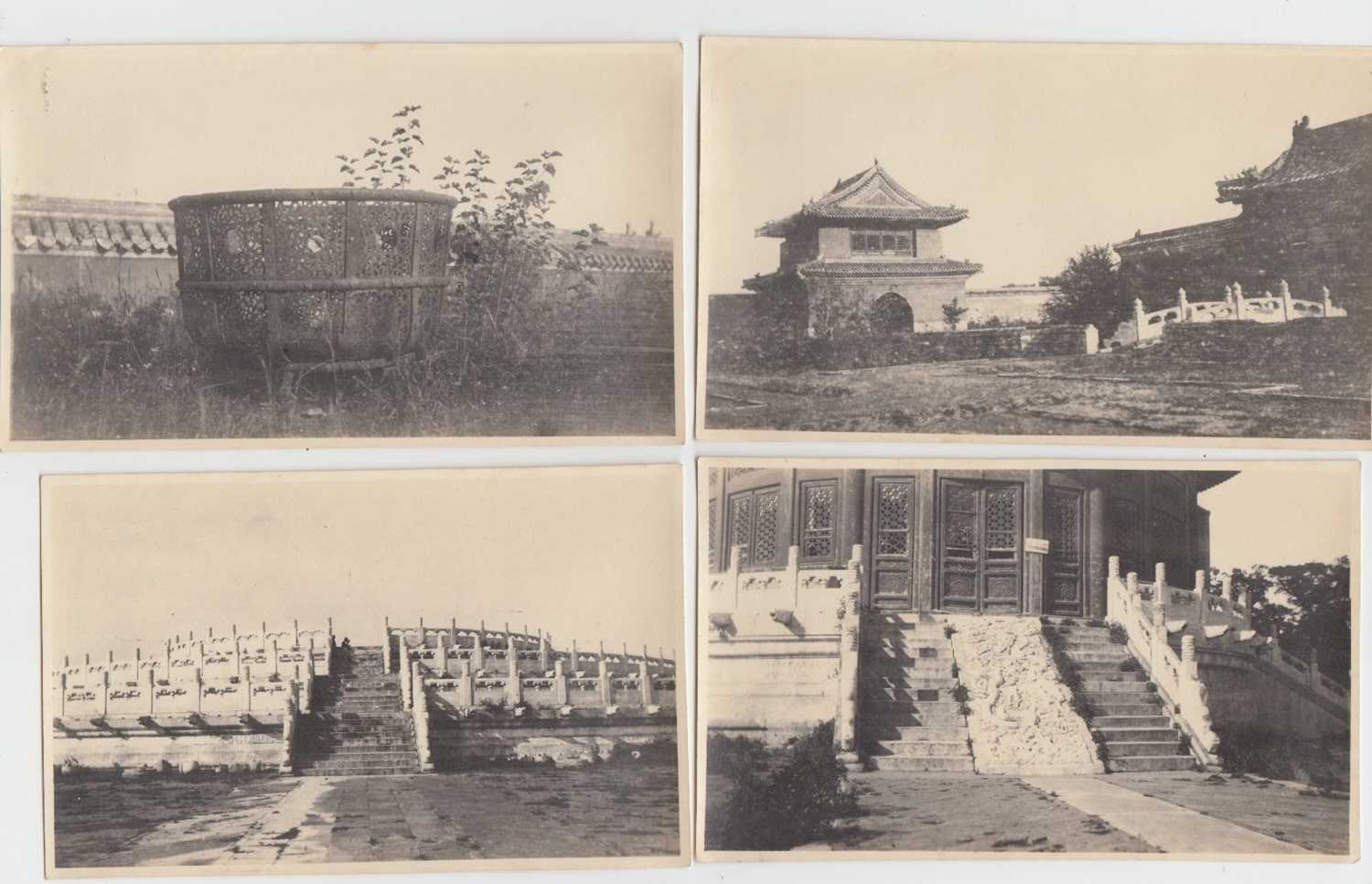 A collection of early 20th century photographs, showing Beijing. - Bild 7 aus 35