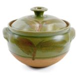 Ray FINCH (1914-2012) Large lidded casserole dish