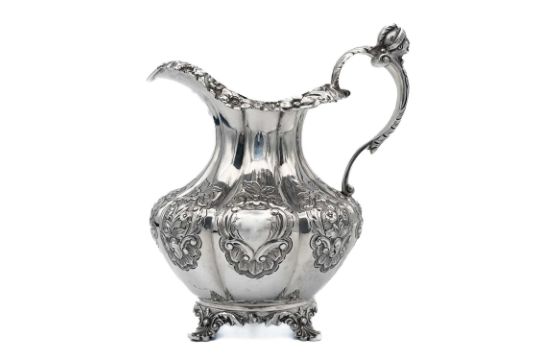 A superb William IV silver three piece tea set by John Wellby. - Image 11 of 15