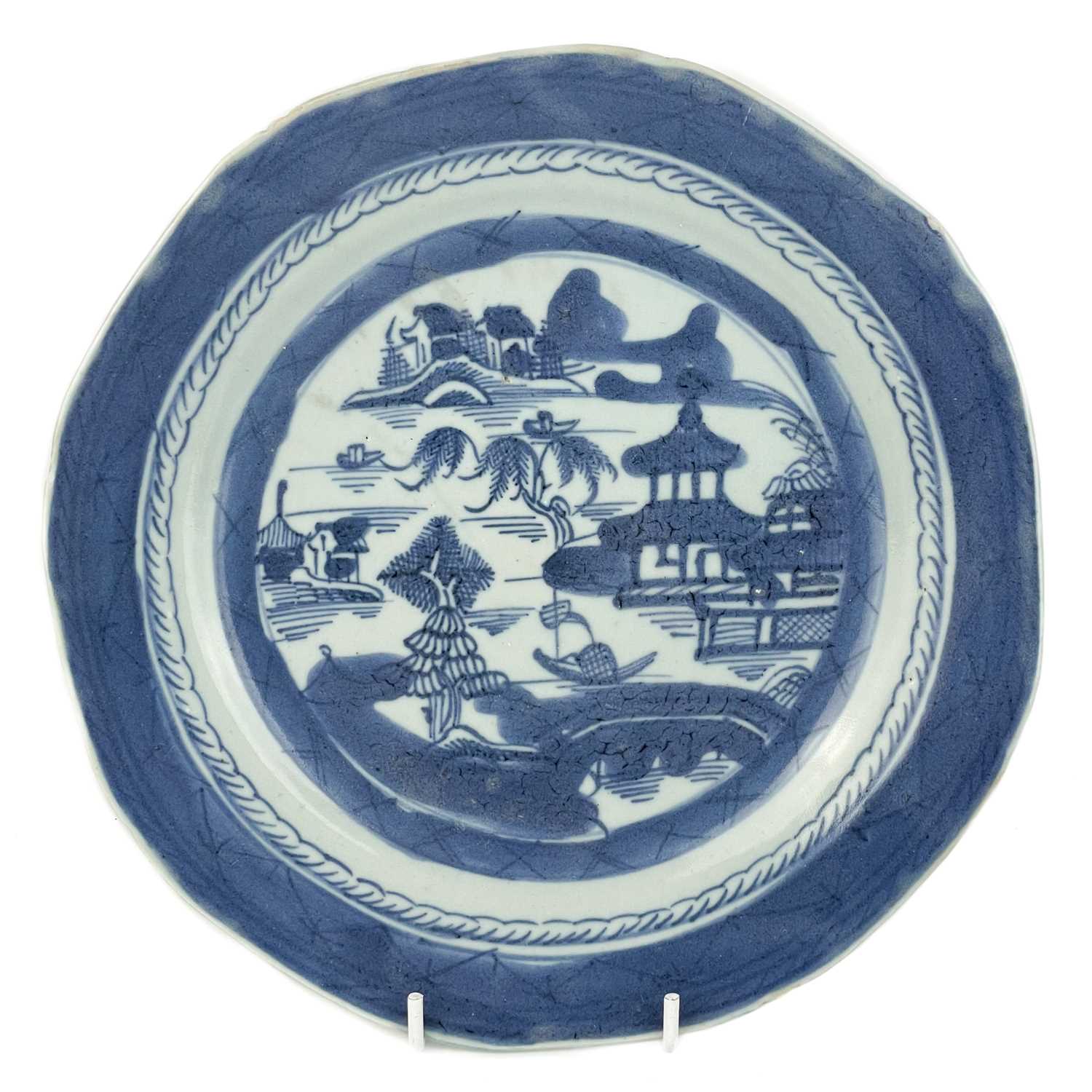 A selection of various Chinese porcelain, 18th century. - Image 8 of 15