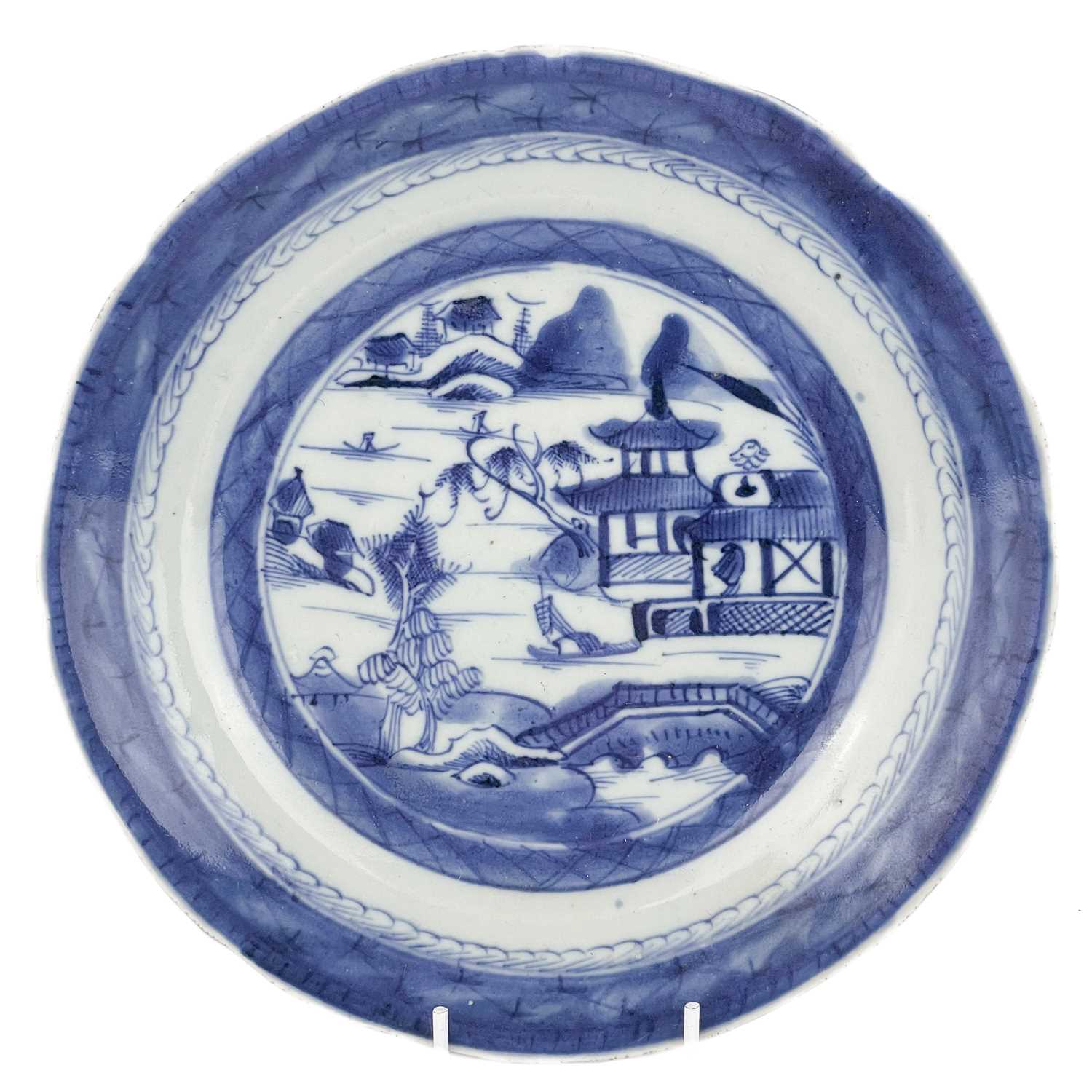 A selection of various Chinese porcelain, 18th century. - Image 6 of 15