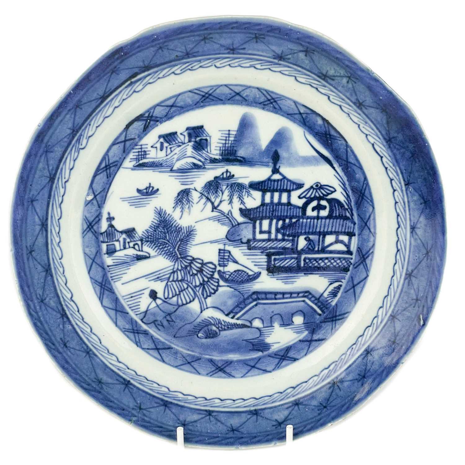 A selection of various Chinese porcelain, 18th century. - Image 2 of 15