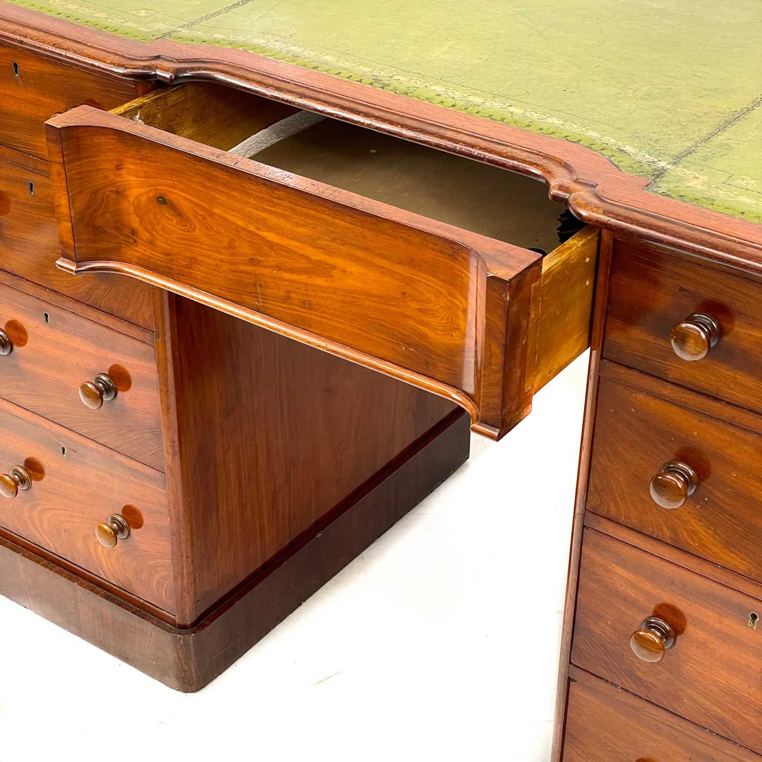 A Victorian mahogany fixed pedestal desk. - Image 5 of 5