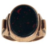 A 9ct rose gold (tested) bloodstone set gentleman's signet ring.