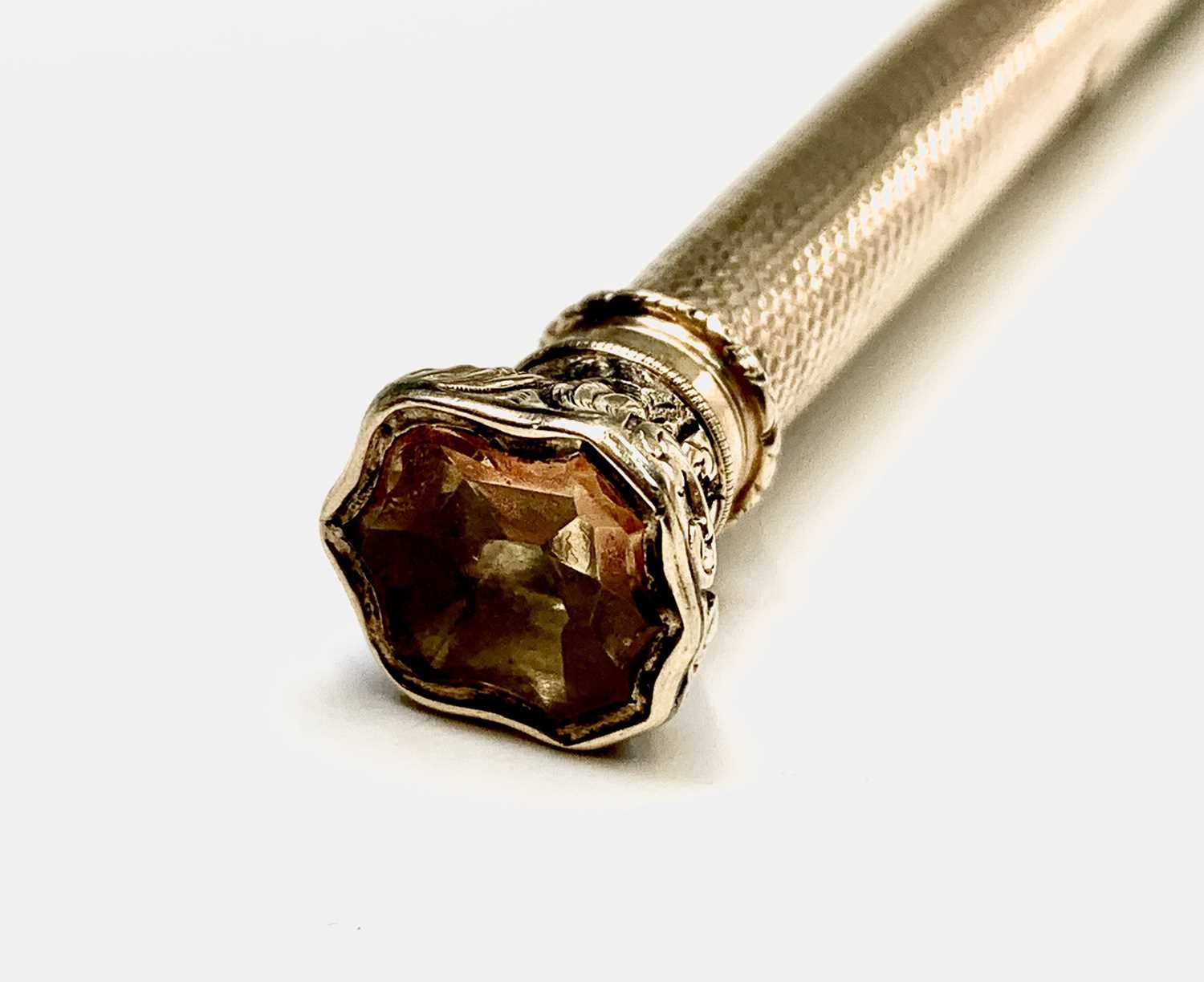 A Victorian gold propelling pencil. - Image 3 of 5