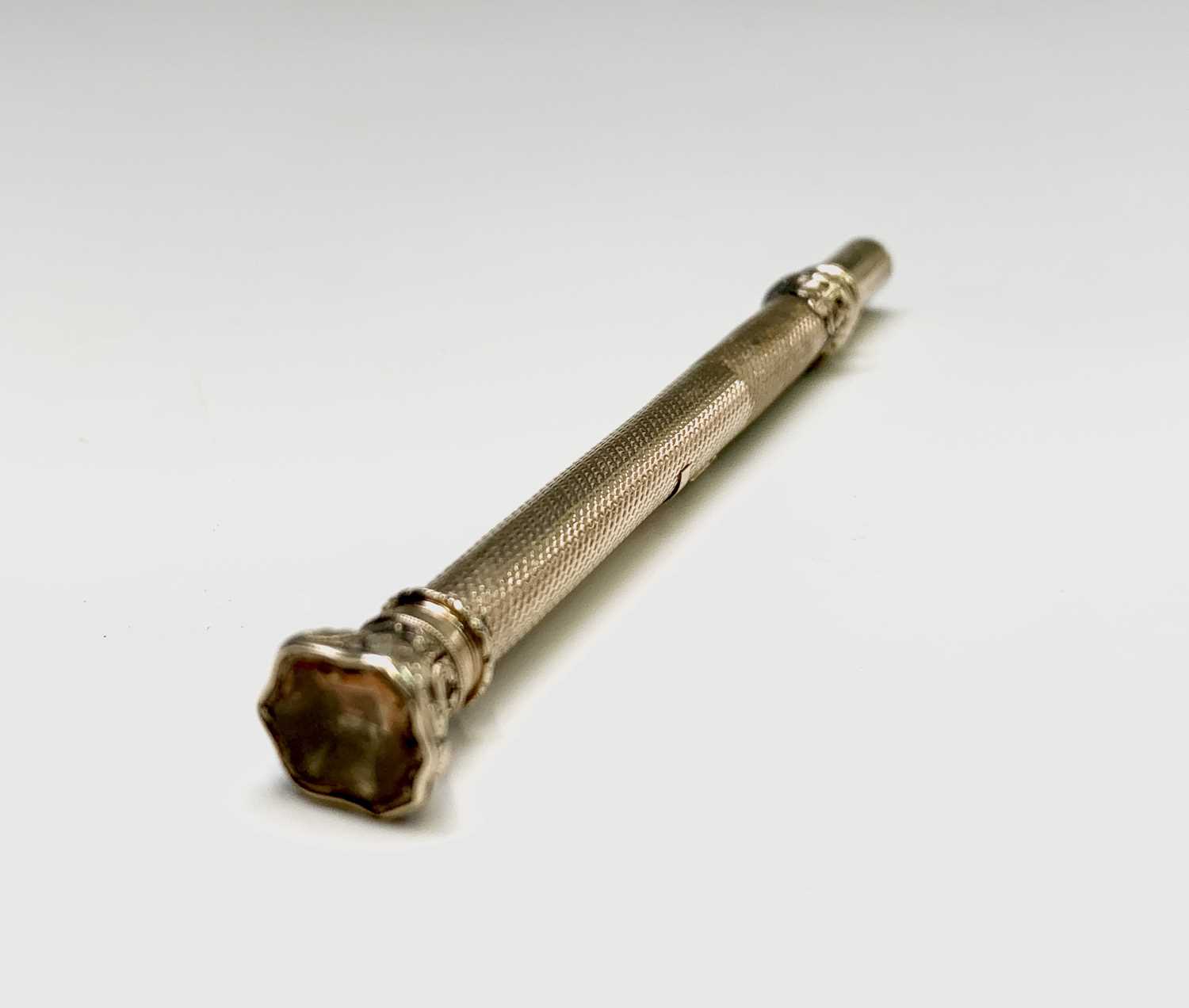 A Victorian gold propelling pencil. - Image 5 of 5