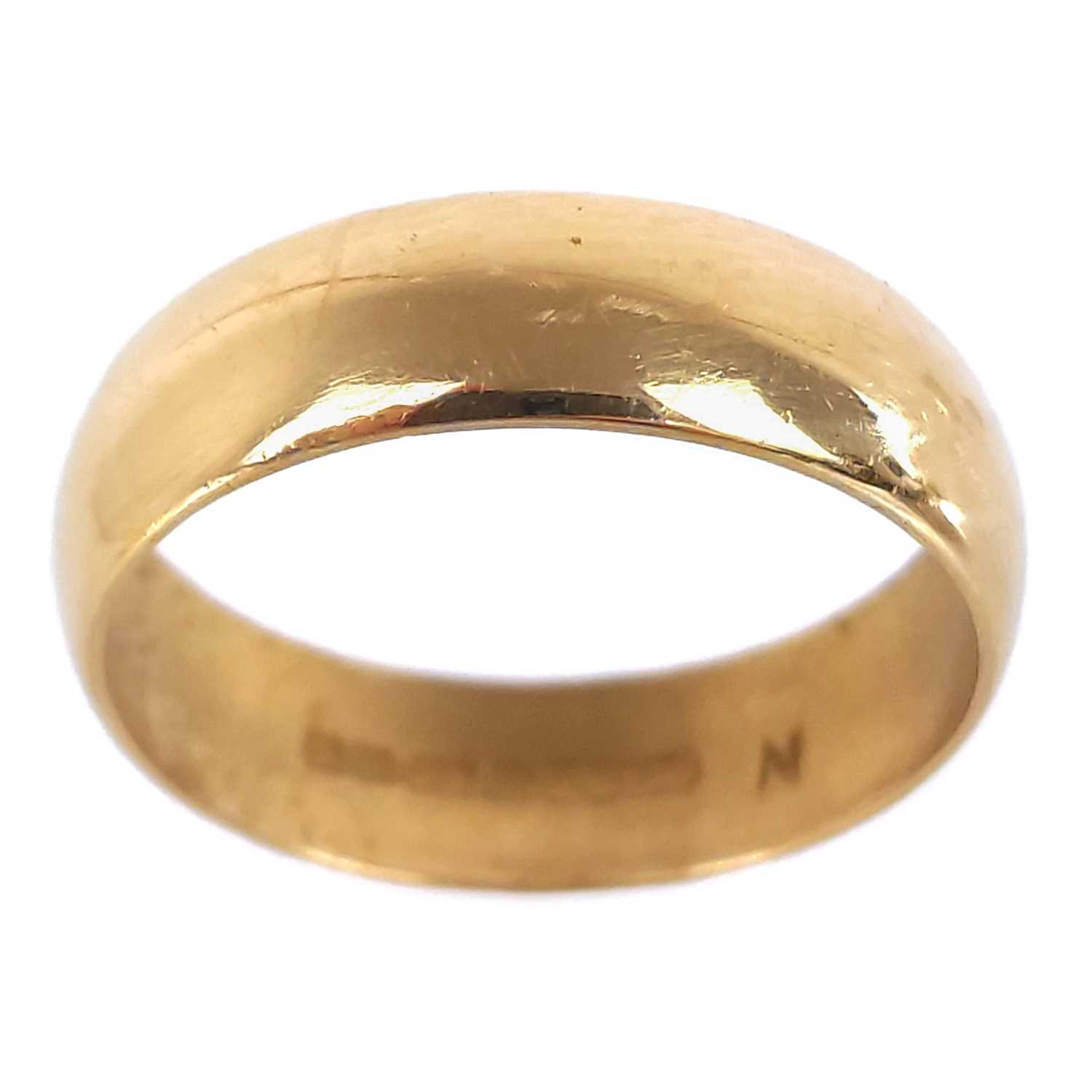 A 22ct hallmarked gold band ring.