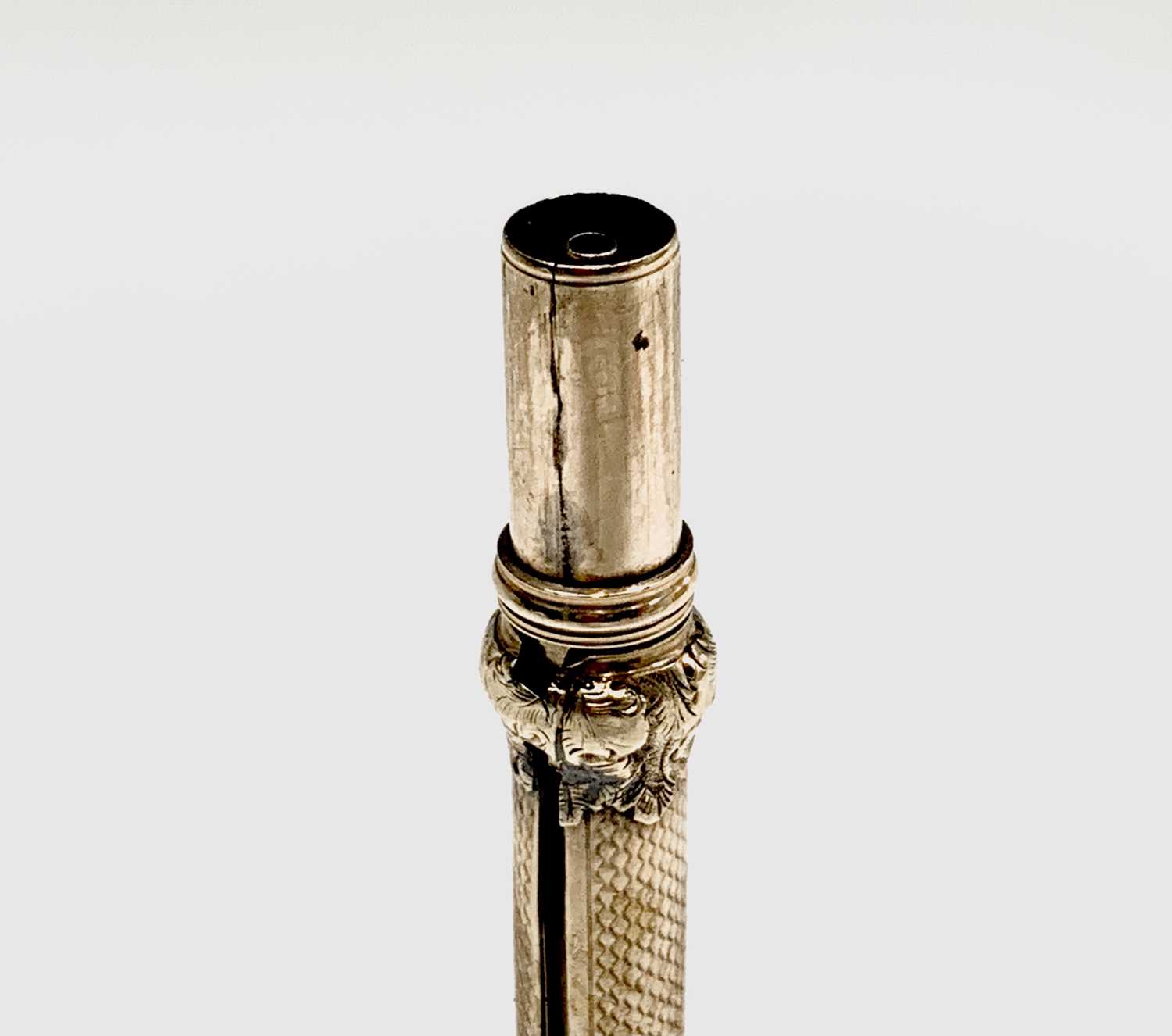 A Victorian gold propelling pencil. - Image 4 of 5