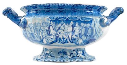 A blue and white tureen