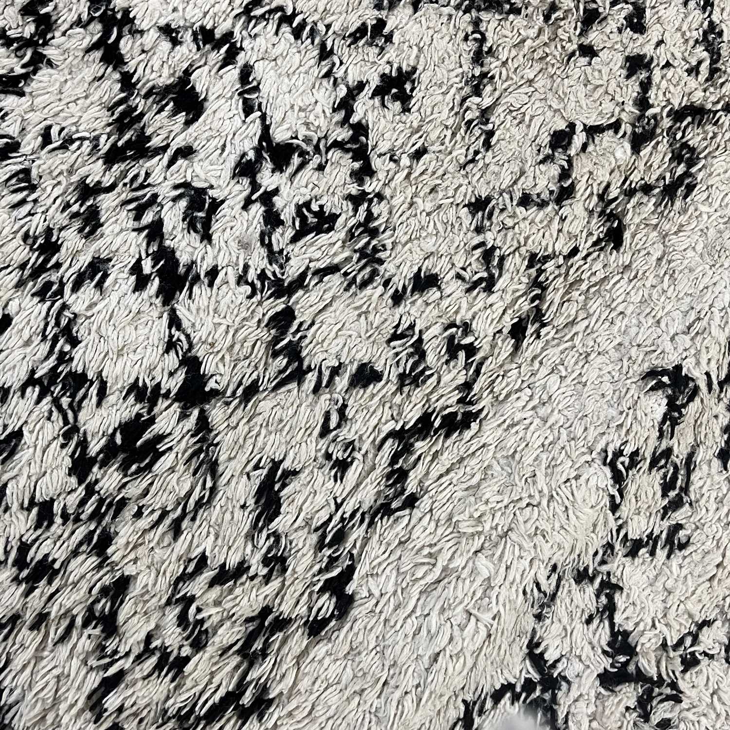 A Scandanavian Rya woollen rug, circa 1960's / 1970's. - Image 5 of 5