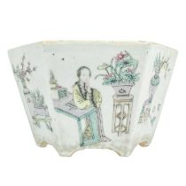 A Chinese famille rose porcelain jardiniere, circa 1900,