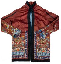 A Chinese silk embroidered jacket, early 20th century.