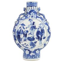 A Chinese blue and white porcelain moon flask, 19th century.