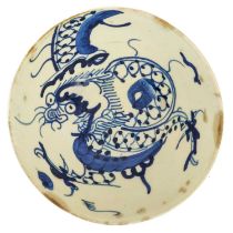 A Chinese blue and white dragon bowl, 18th/19th century.