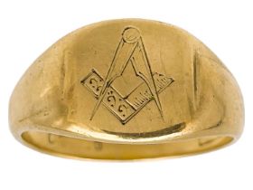 A 9ct hallmarked gold gentleman's signet ring.