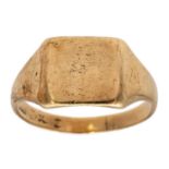 A 9ct hallmarked gold signet ring.