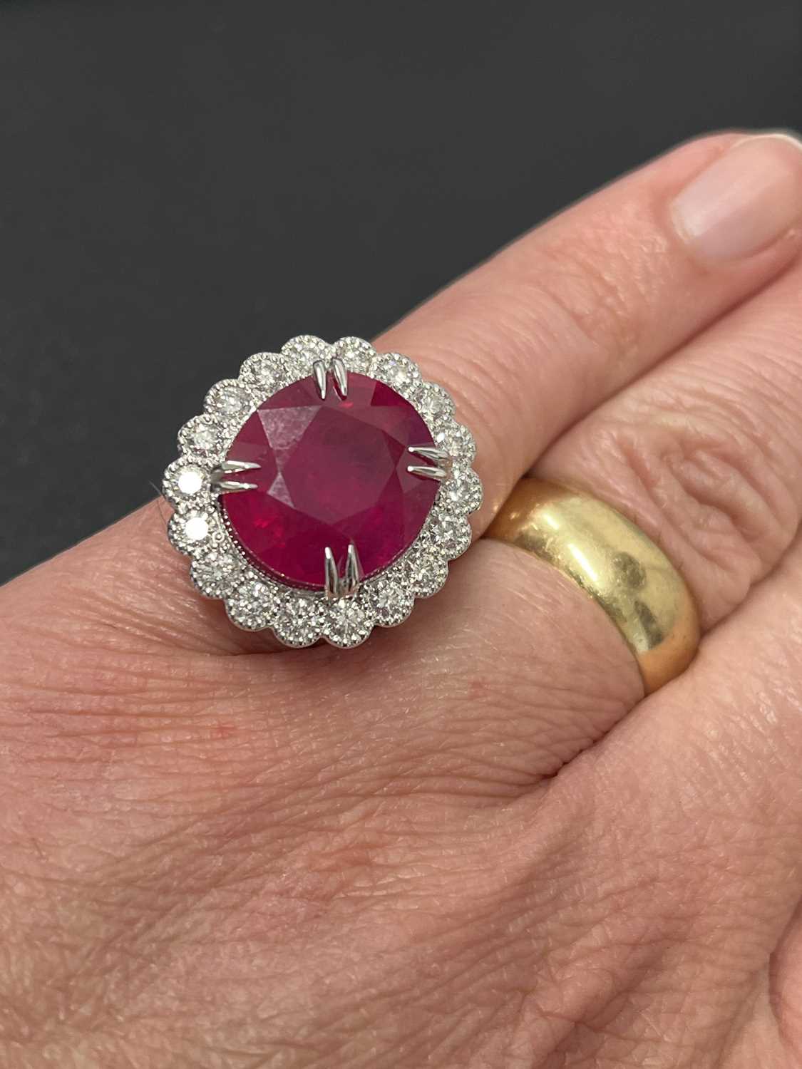 An impressive 18ct white gold, 14.5ct (approx) ruby and diamond cluster dress ring. - Image 7 of 8