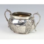 An Edwardian repousse silver 2 handled sugar bowl with acanthus decoration, Sheffield 1900, 446