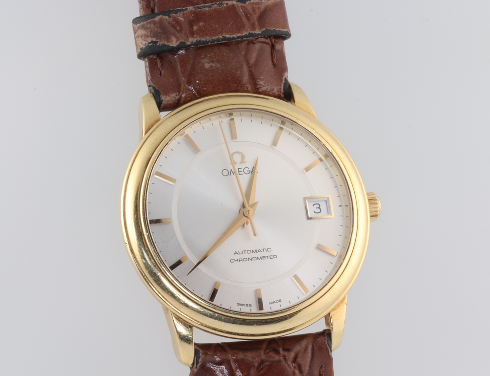 A gentleman's 18ct yellow gold Omega Automatic Chronometer wristwatch with date aperture, the