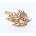 A 9ct yellow gold leaf brooch, 9.1 grams