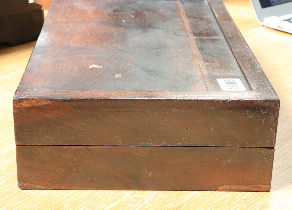 A Victorian inlaid mahogany folding backgammon board 9cm x 38cm x 23cm - Image 4 of 7