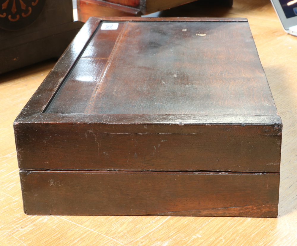 A Victorian inlaid mahogany folding backgammon board 9cm x 38cm x 23cm - Image 6 of 7