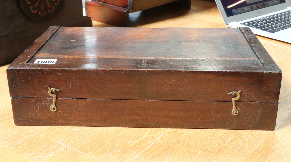 A Victorian inlaid mahogany folding backgammon board 9cm x 38cm x 23cm - Image 5 of 7