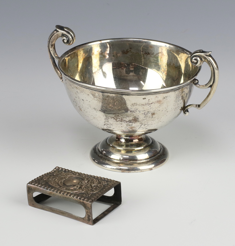 An Edwardian 2 handled trophy with S scroll handles London 1901, a match sleeve 107 grams
