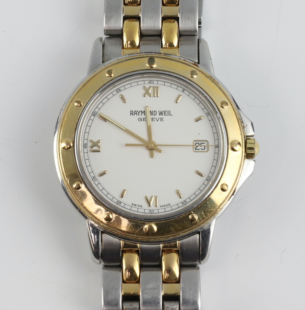 A Raymond Weil gentleman's quartz calendar bi-metallic wristwatch in a 35mm case, the case