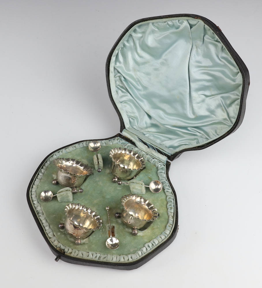 An Edwardian silver 8 piece condiment on ball feet including spoons Chester 1901, 63 grams,
