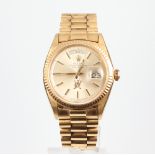 A gentleman's 18ct yellow gold Day/Date President Rolex wristwatch contained in a 35mm case with