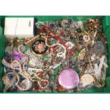 A quantity of vintage costume jewellery, compacts, coins etc