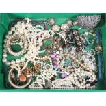 A quantity of vintage costume jewellery