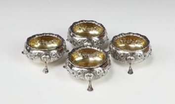 A set of 4 Victorian repousse silver table salts with hoof feet, London 1893, 182 grams