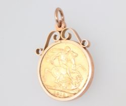 A sovereign 1913 in a 2 grams 9ct gold mount