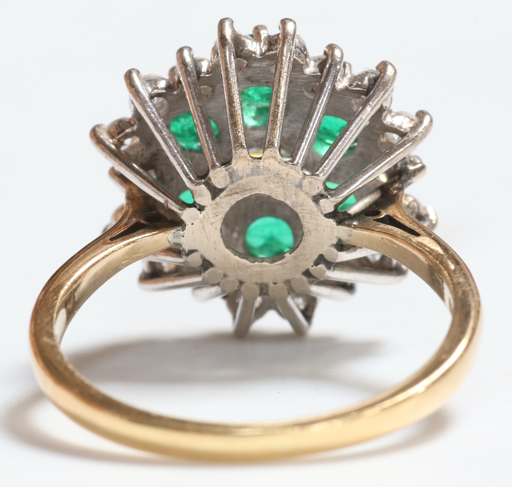 An 18ct yellow gold emerald and diamond cluster ring, the 6 brilliant cut emeralds each approx. 0. - Image 5 of 7