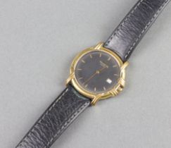 A gentleman's gilt cased Raymond Weil calendar wristwatch with leather strap