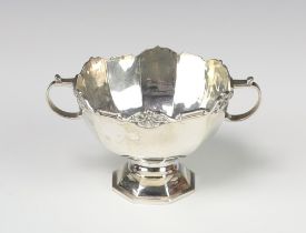 An Art Deco silver 2 handled cup, London 1937, 107 grams, 6cm