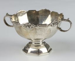 A Victorian silver 2 handled trophy on an octagonal base London 1872, 105 grams