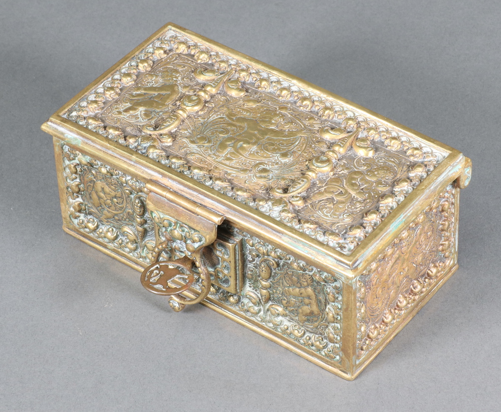 A Nurnberg gilt brass trinket box, the body cast figures, the base marked GGLEYKAUF Nurnberg 6cm x