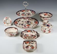 A Masons Ironstone Mandalay pattern cake stand, 2 bowls, 2 dishes, plated, box and cover and