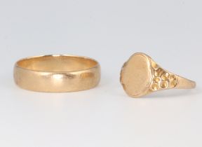 A 9ct yellow gold wedding band and a signet ring, 4.6 grams, size R and I